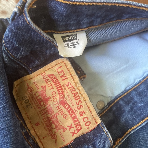 Levi’s 501 Knee Length Short - Picture 11 of 13